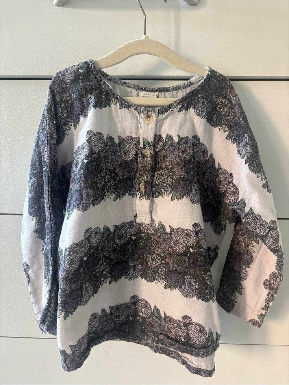 Kate Quinn Henley long sleeve shirt Like new 4t